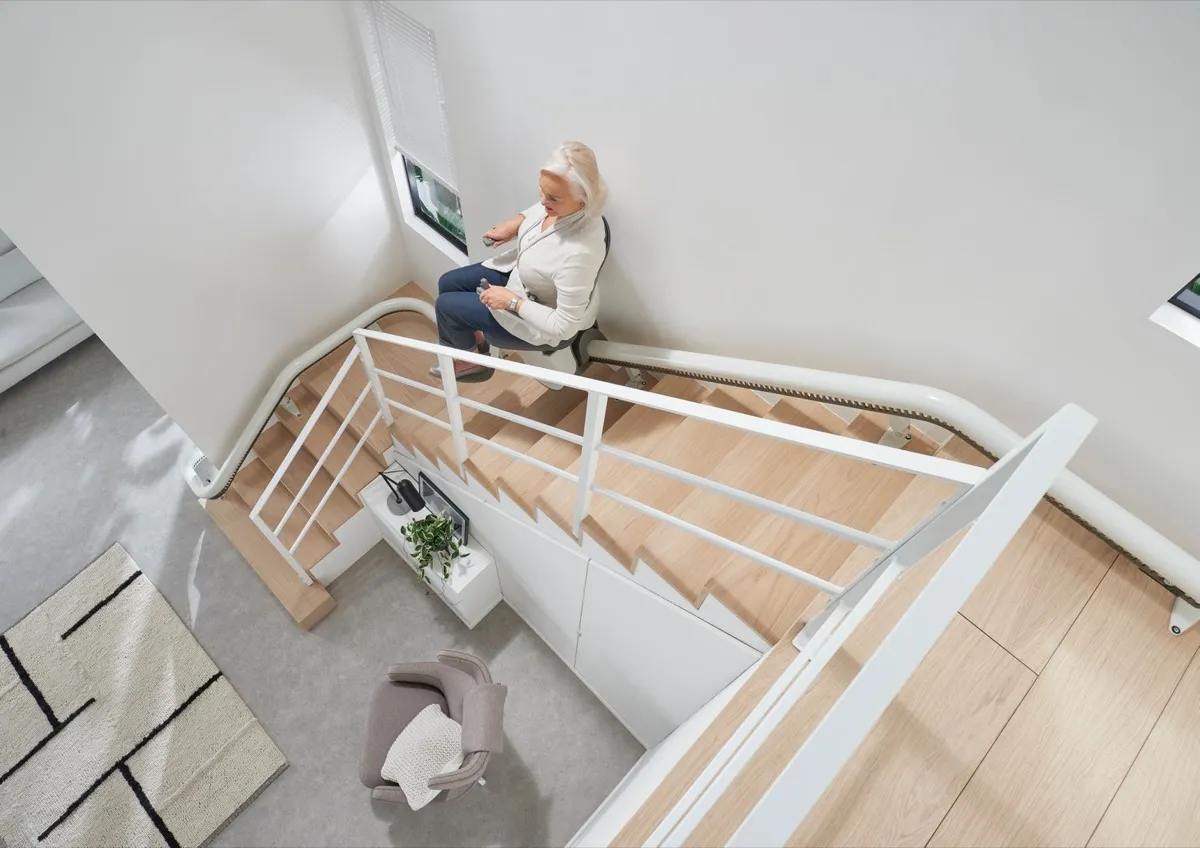 Flow X dans un escalier tournant, vue plongeante