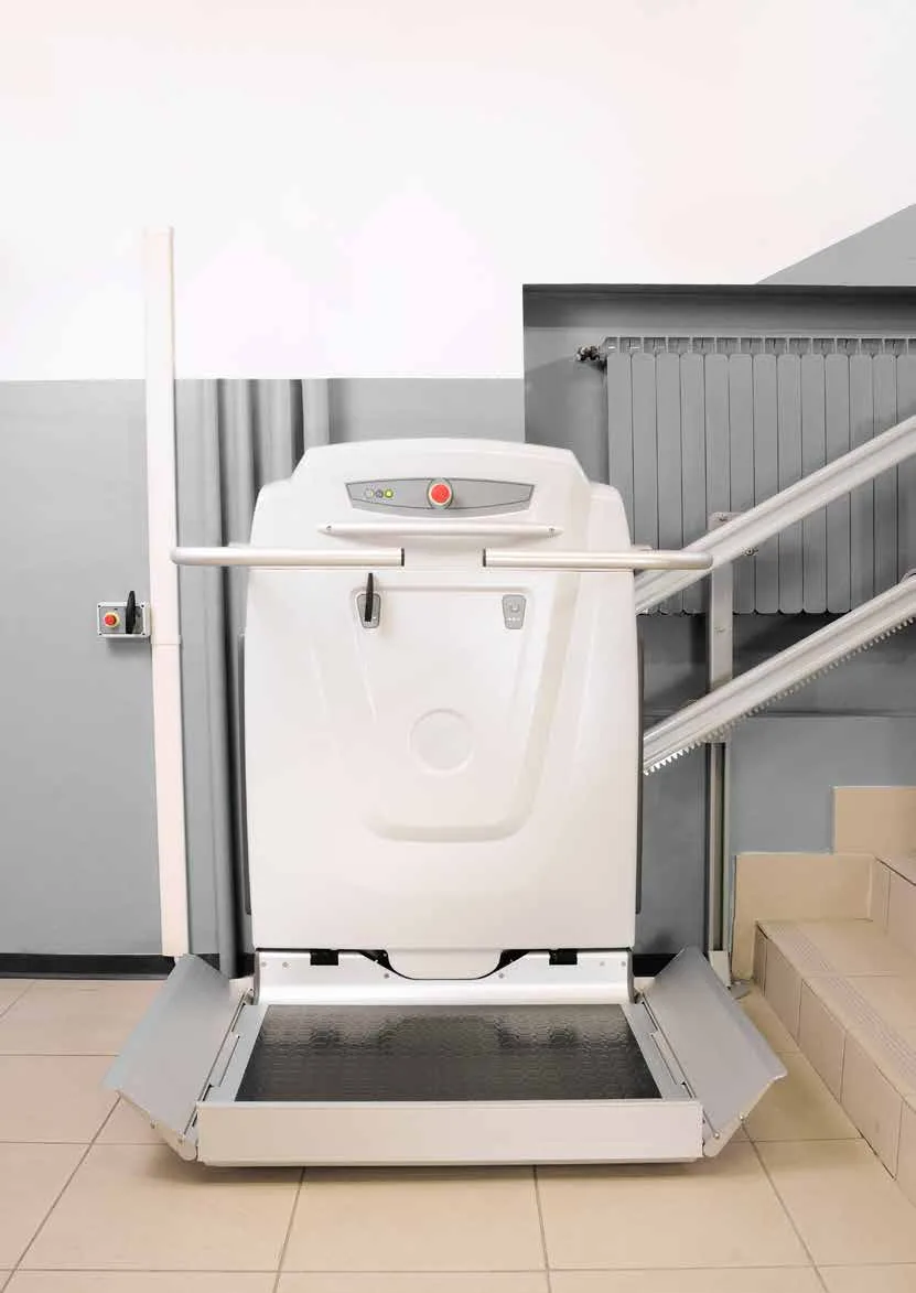 Plateforme élévatrice Supra Linea dans un escalier public